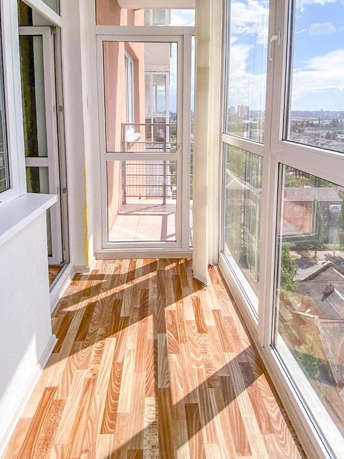 Large 2 Room Apartment With A Beautiful View 2 Min Metro Chernigivska Kiev Exteriör bild