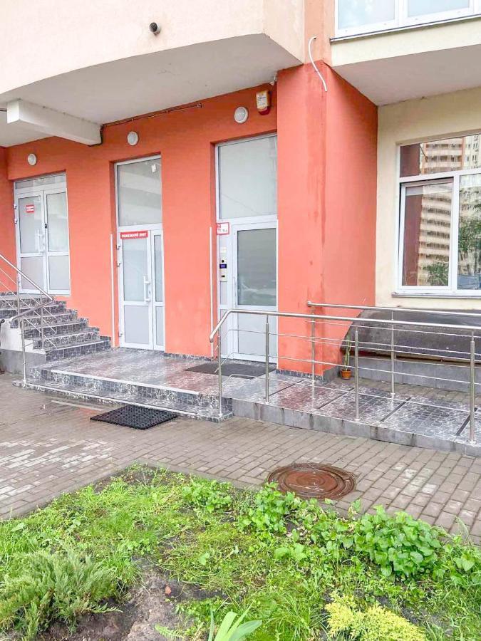Large 2 Room Apartment With A Beautiful View 2 Min Metro Chernigivska Kiev Exteriör bild