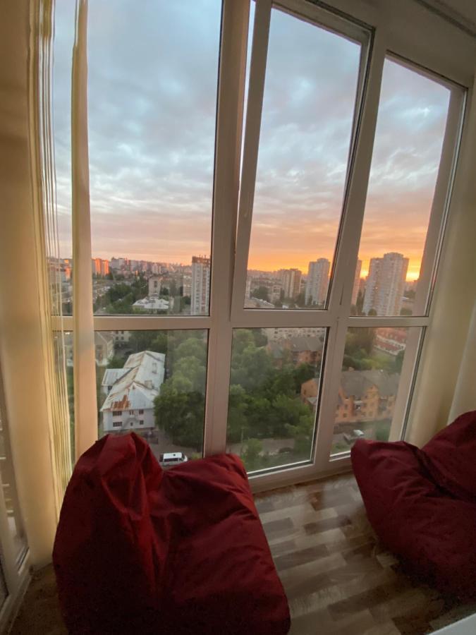 Large 2 Room Apartment With A Beautiful View 2 Min Metro Chernigivska Kiev Exteriör bild