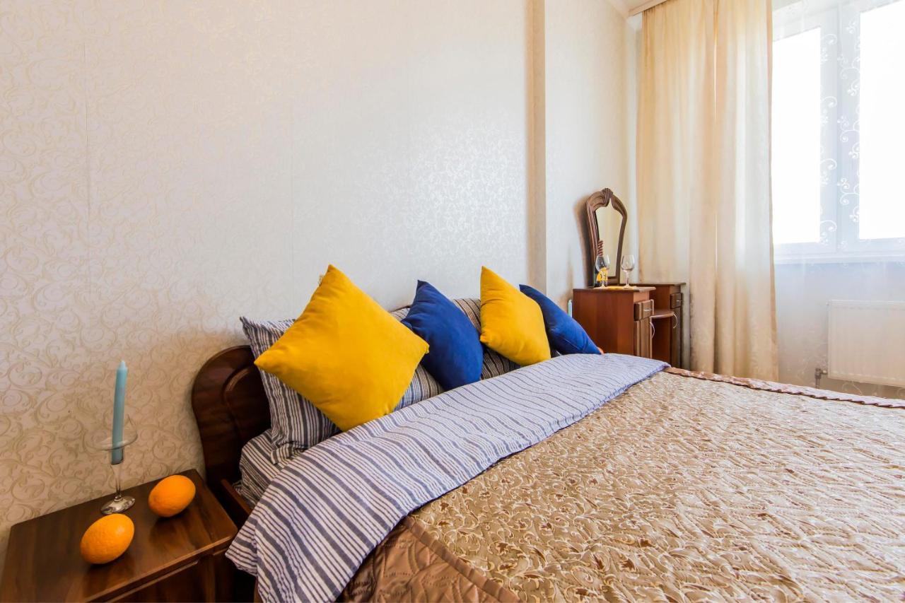 Large 2 Room Apartment With A Beautiful View 2 Min Metro Chernigivska Kiev Exteriör bild
