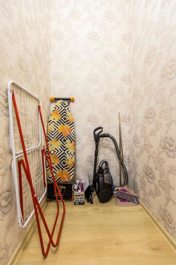 Large 2 Room Apartment With A Beautiful View 2 Min Metro Chernigivska Kiev Exteriör bild