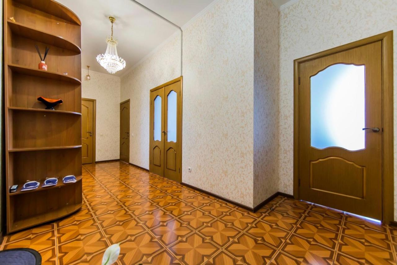 Large 2 Room Apartment With A Beautiful View 2 Min Metro Chernigivska Kiev Exteriör bild