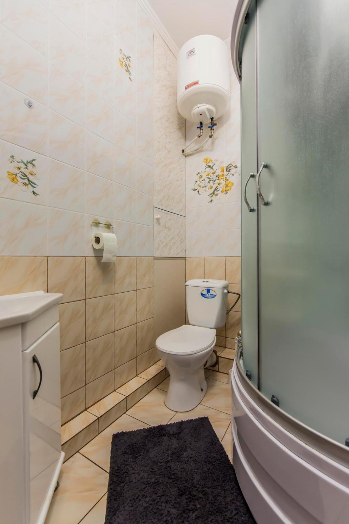 Large 2 Room Apartment With A Beautiful View 2 Min Metro Chernigivska Kiev Exteriör bild