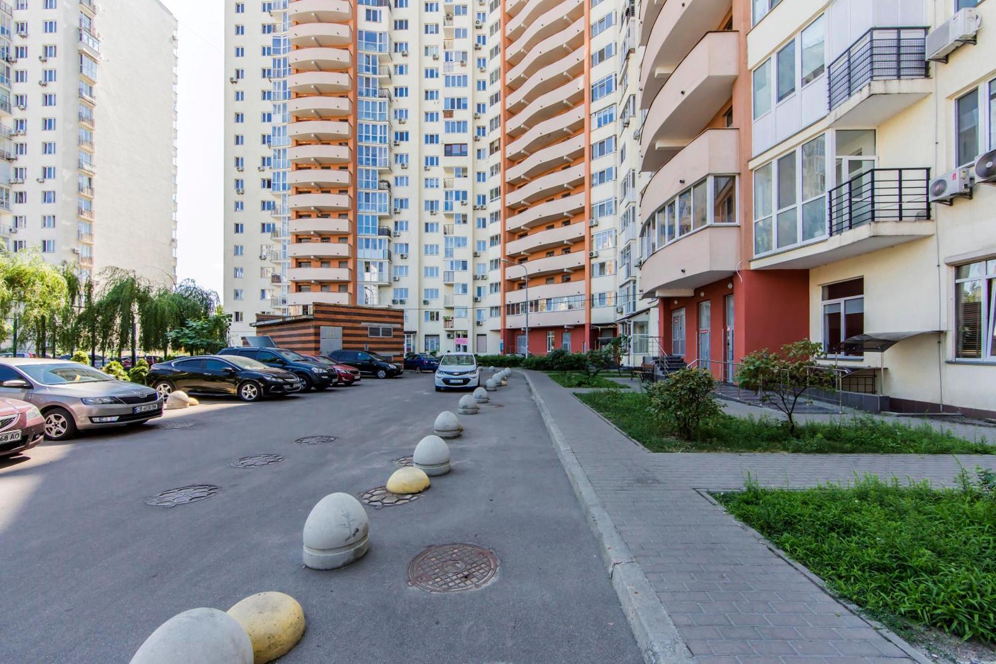 Large 2 Room Apartment With A Beautiful View 2 Min Metro Chernigivska Kiev Exteriör bild